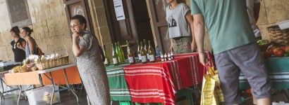 Irailetik aurrera, HemenGuk azoka astelehenero herriko plazan